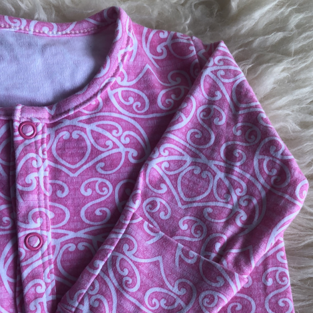 Iti (Māwhero/Pink) Long Sleeve Onesie
