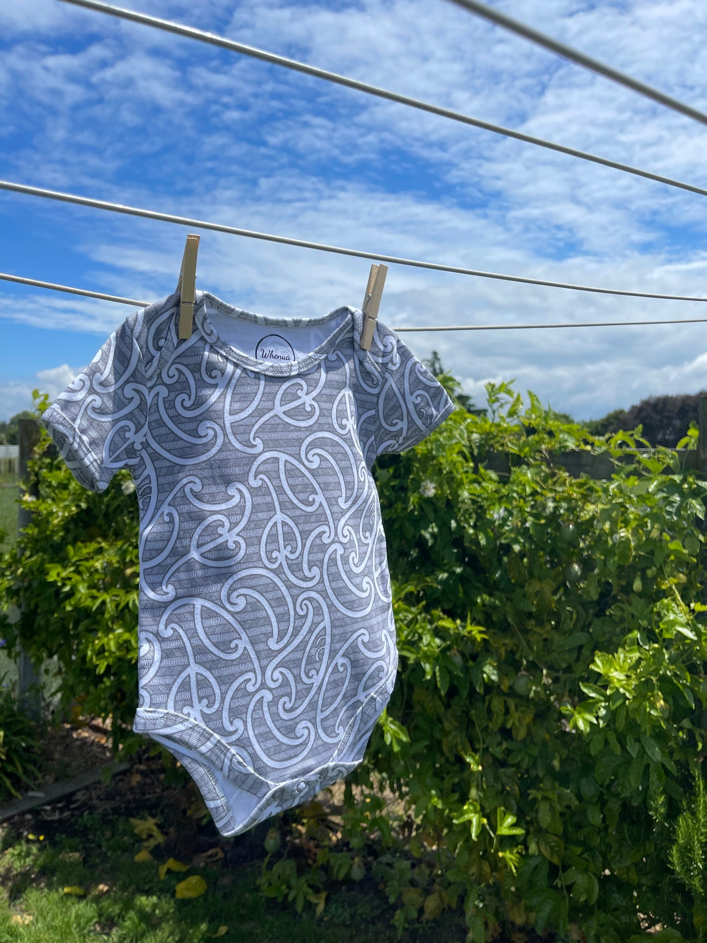 Raumati (Hina/Grey)       T-Shirt Onesie