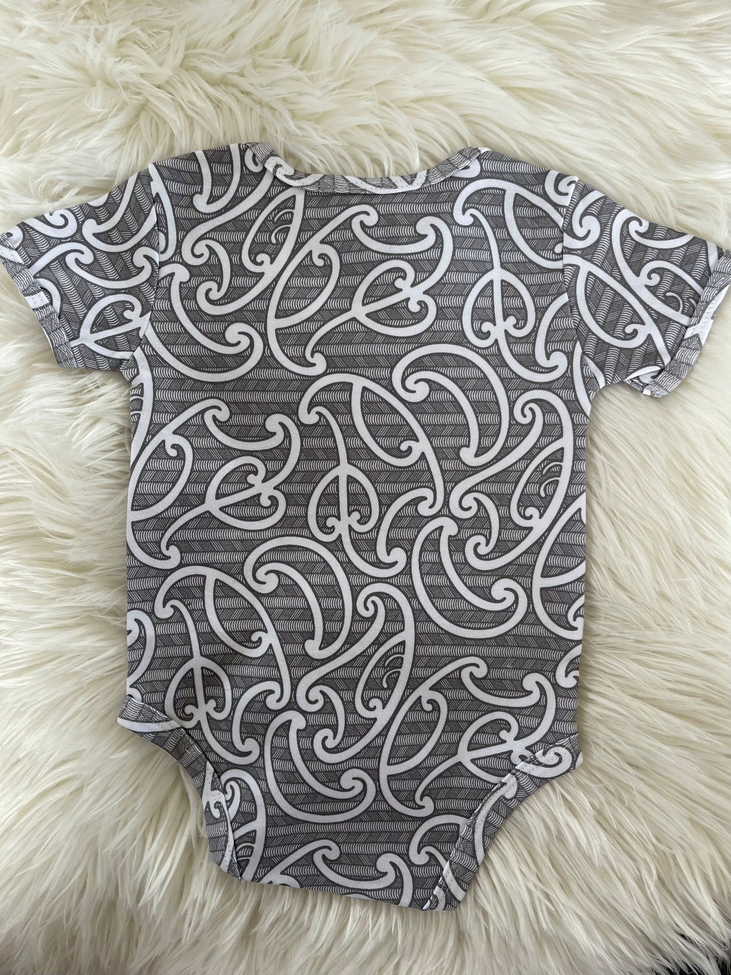 Raumati (Hina/Grey)       T-Shirt Onesie