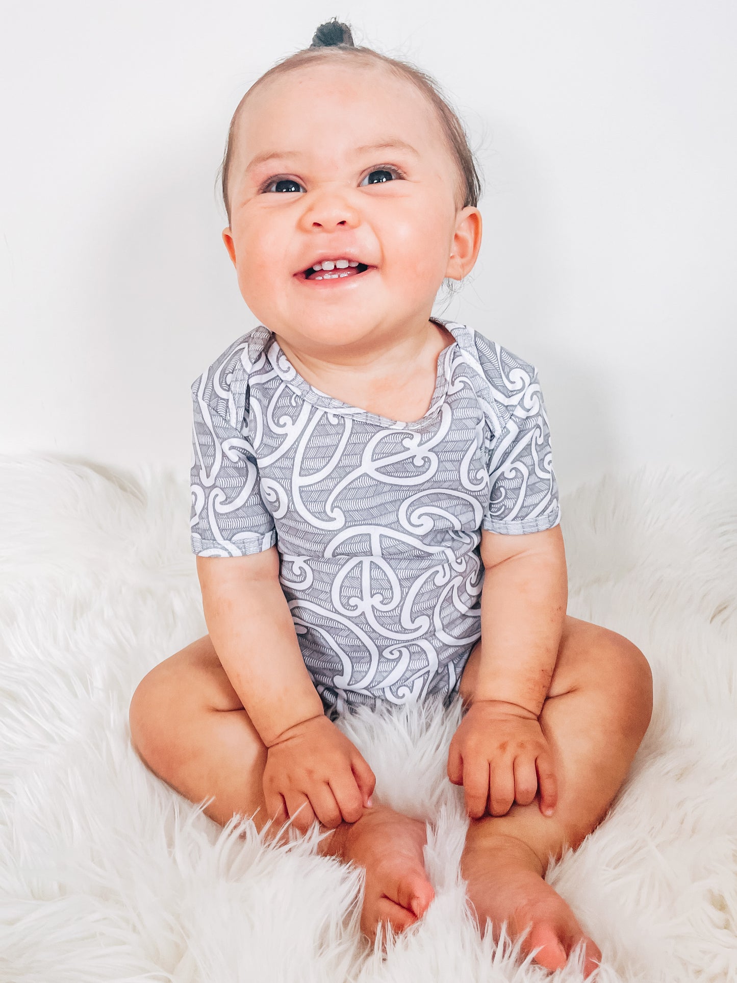 Raumati (Hina/Grey)       T-Shirt Onesie