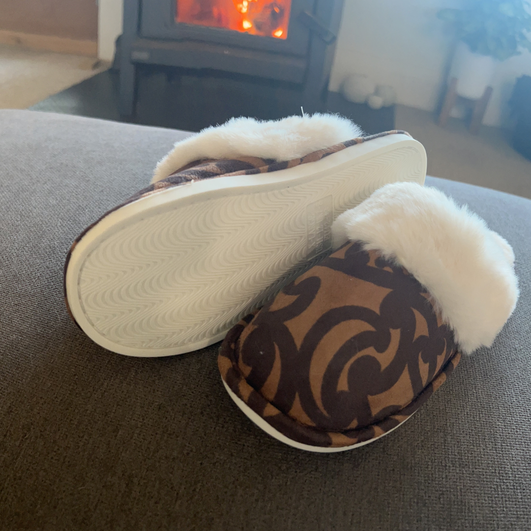 Slippers - (Tan - Maori Design)