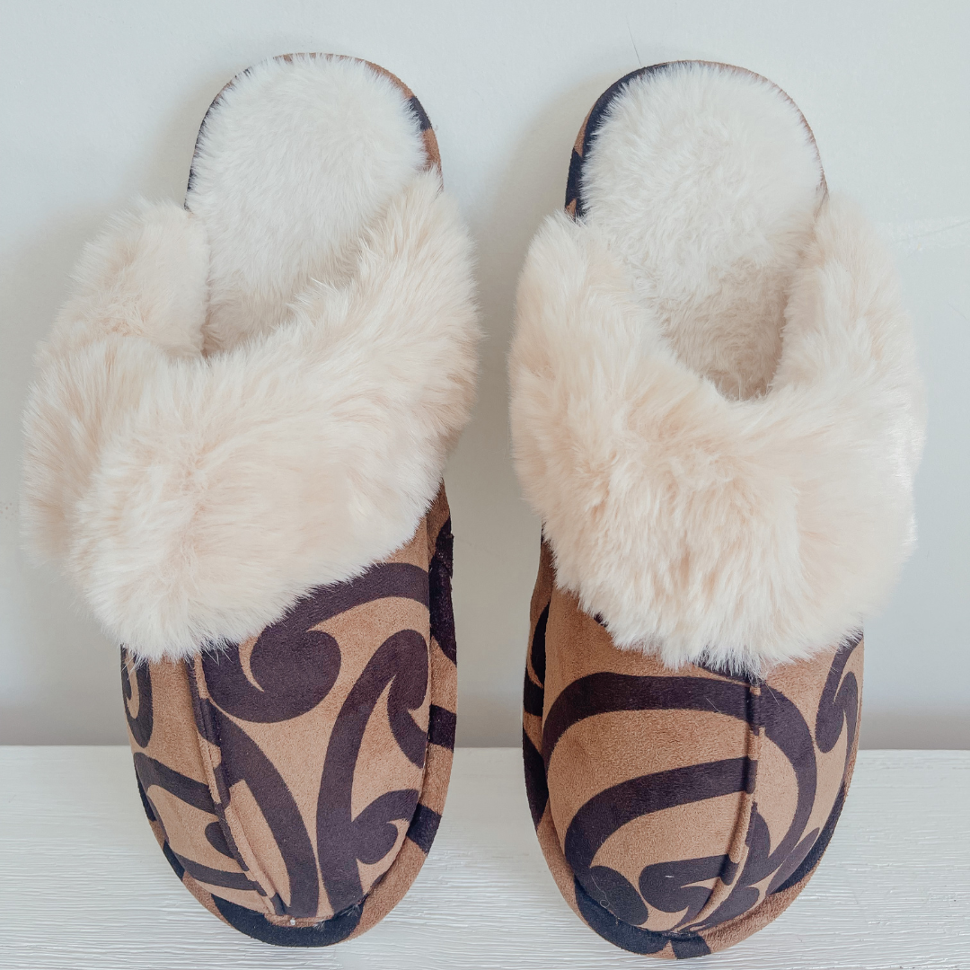 Slippers Tan Maori Design