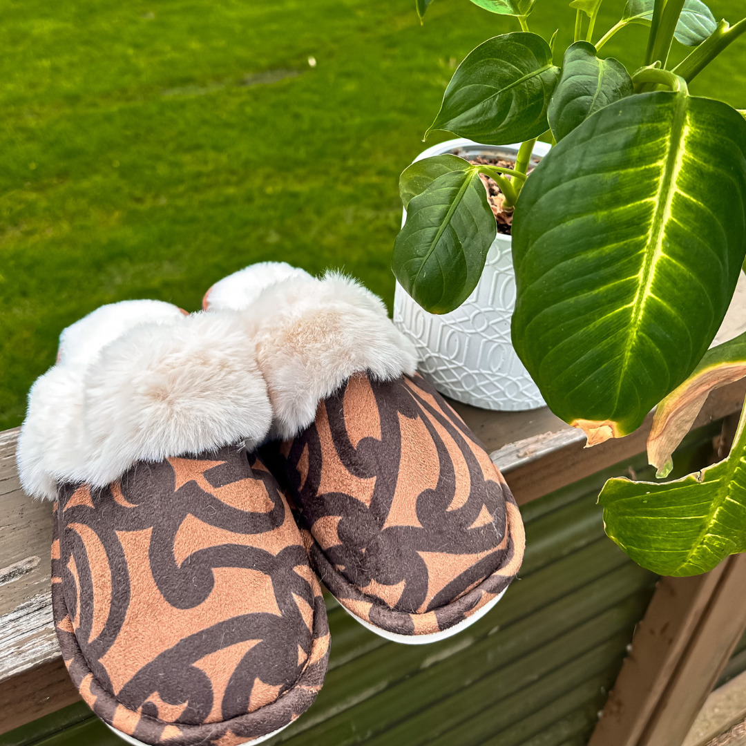 Slippers - (Tan - Maori Design)