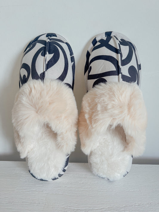 Slippers - (White - Maori Design)